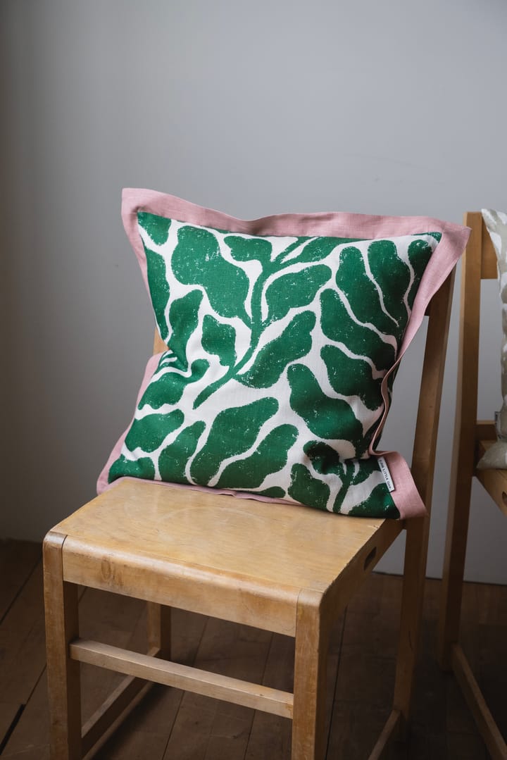 Leaves クッションカバー contrasting wing 48x48 cm, Green-pink Fine Little Day | ファイ�ンリトルデイ