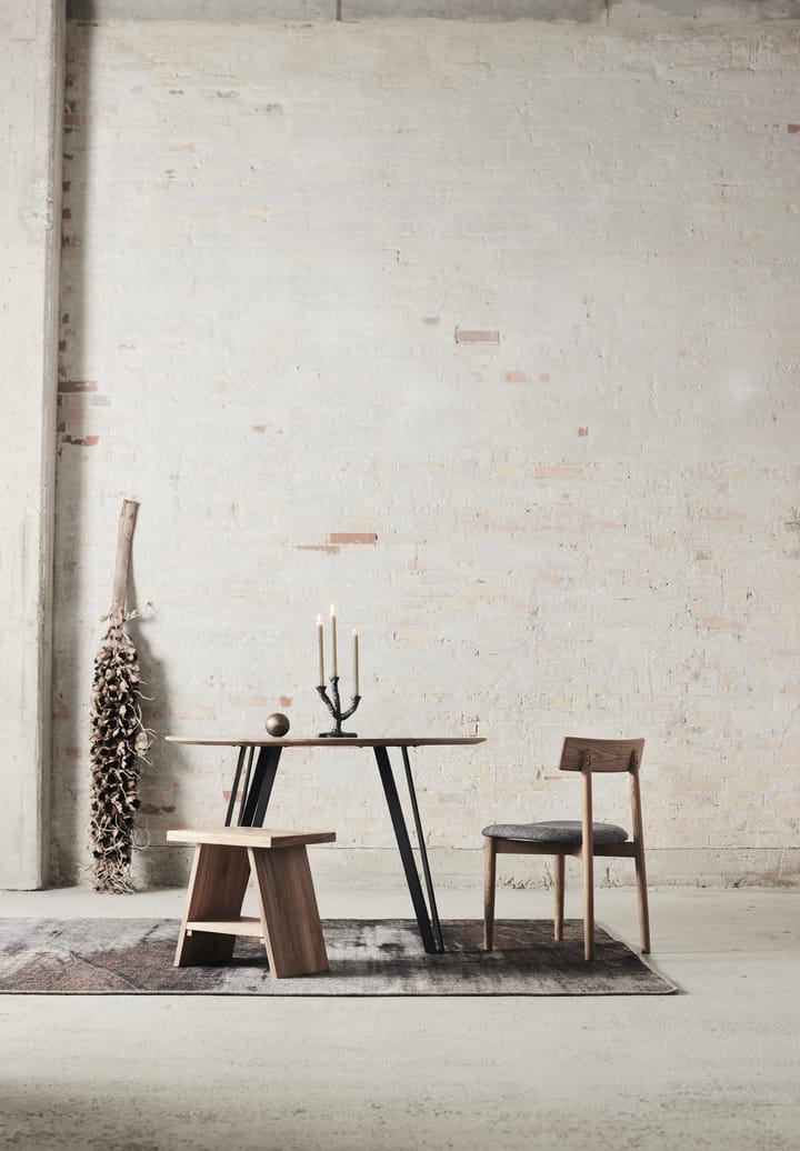 Tetra チェア with padded seat, Concrete coloured fabric-natural oiled oak MUUBS | ムーブス