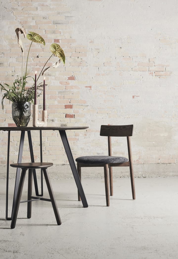 Tetra チェア with padded seat, Granite coloured fabric-dark oiled oak MUUBS | ムーブス