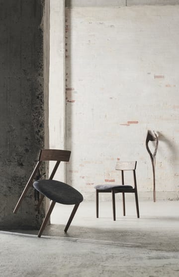 Tetra チェア with padded seat - Granite coloured fabric-dark oiled oak - MUUBS | ムーブス