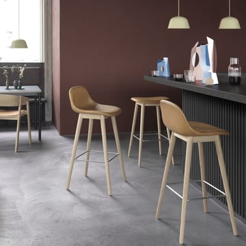 Fiber バースツール バックレスト 65 cm - Natural white-oak legs - Muuto | ムート