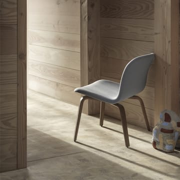 Visu ラウンジチェア 布張り チェア - Refine leather beige-Brown oak - Muuto | ムート