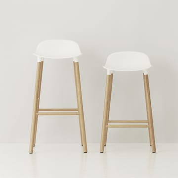 Form バースツール オークレッグ - White - Normann Copenhagen | ノーマンコペンハーゲン