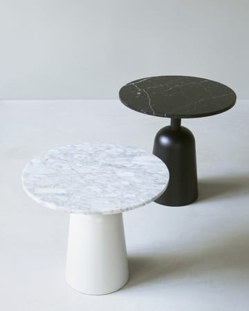 Turn アジャスト可能テーブル Ø55 cm - White marble - Normann Copenhagen | ノーマンコペンハーゲン