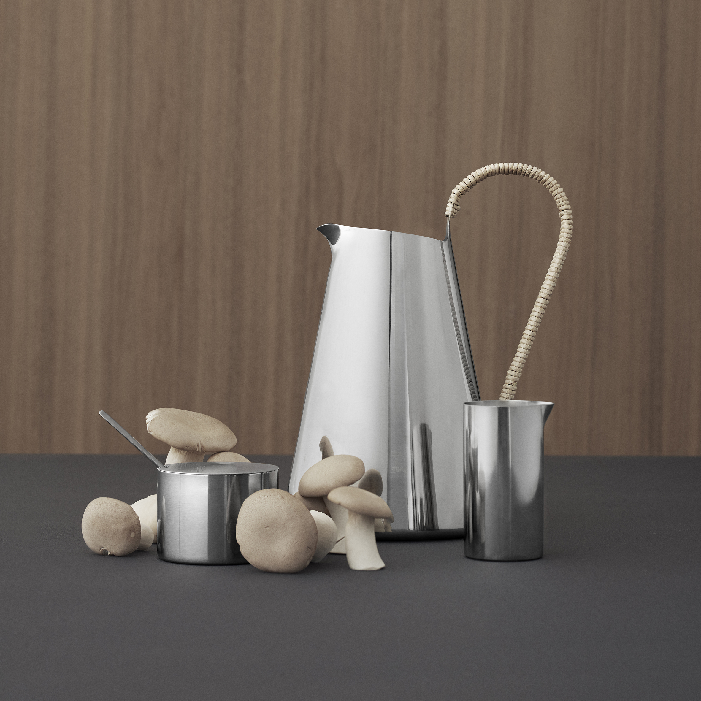 Stelton | ステルトン からのAJ シリンダーライン クリーム ジャグ 15