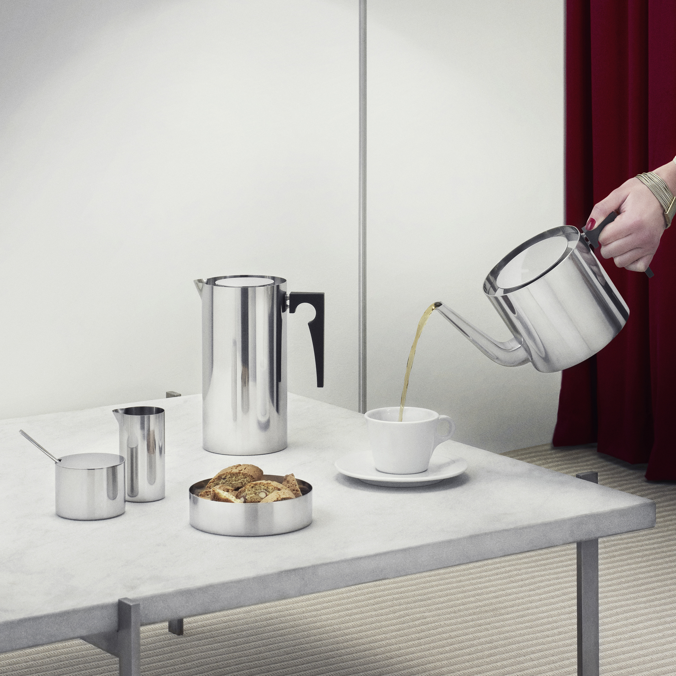 Stelton | ステルトン からのAJ シリンダーライン クリーム ジャグ 15