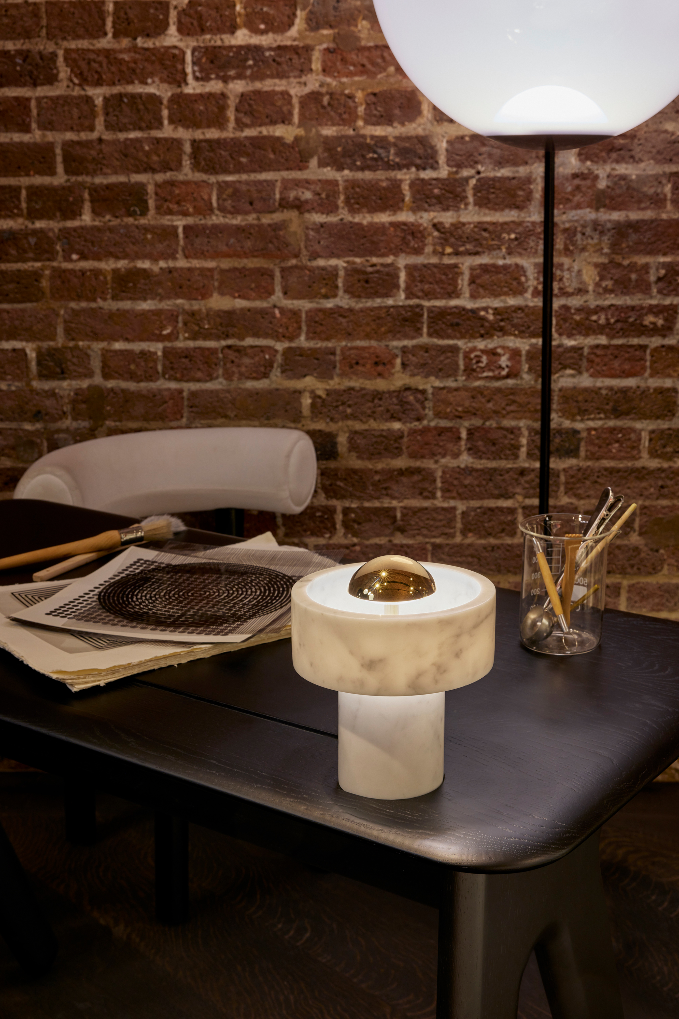 Tom Dixon | トム ディクソン からのStone ポータブル LED テーブル