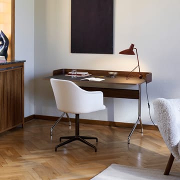 Pavilion AV17 デスク - Iron linoleum, lacquered walnut, chrome legs - &Tradition | アンドトラディション